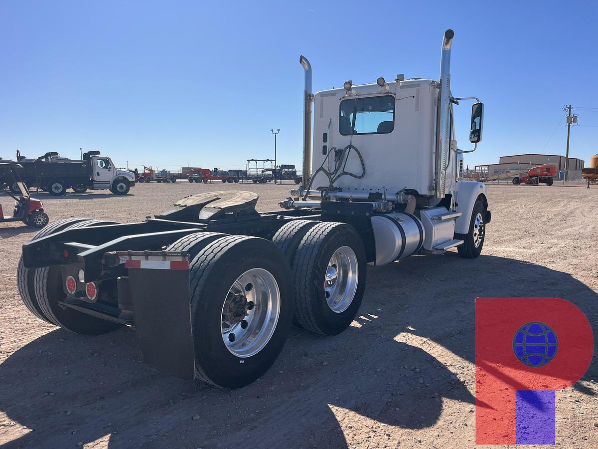 Used 2022 FREIGHTLINER CORONADO 122 SD T/A DAYCAB HAUL TRUCK