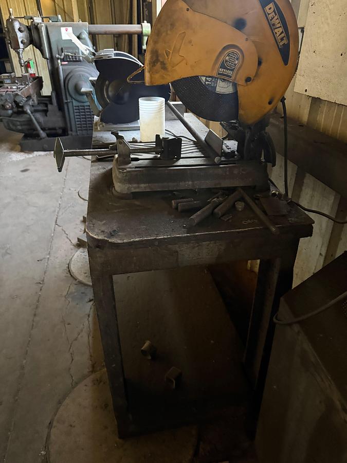 Used LOT W/ (1) PALMGREN 10” BENCH GRINDER, (1) DEWALT 14” CHOPSAW, & 5’x2’x3’ WORK BENCH