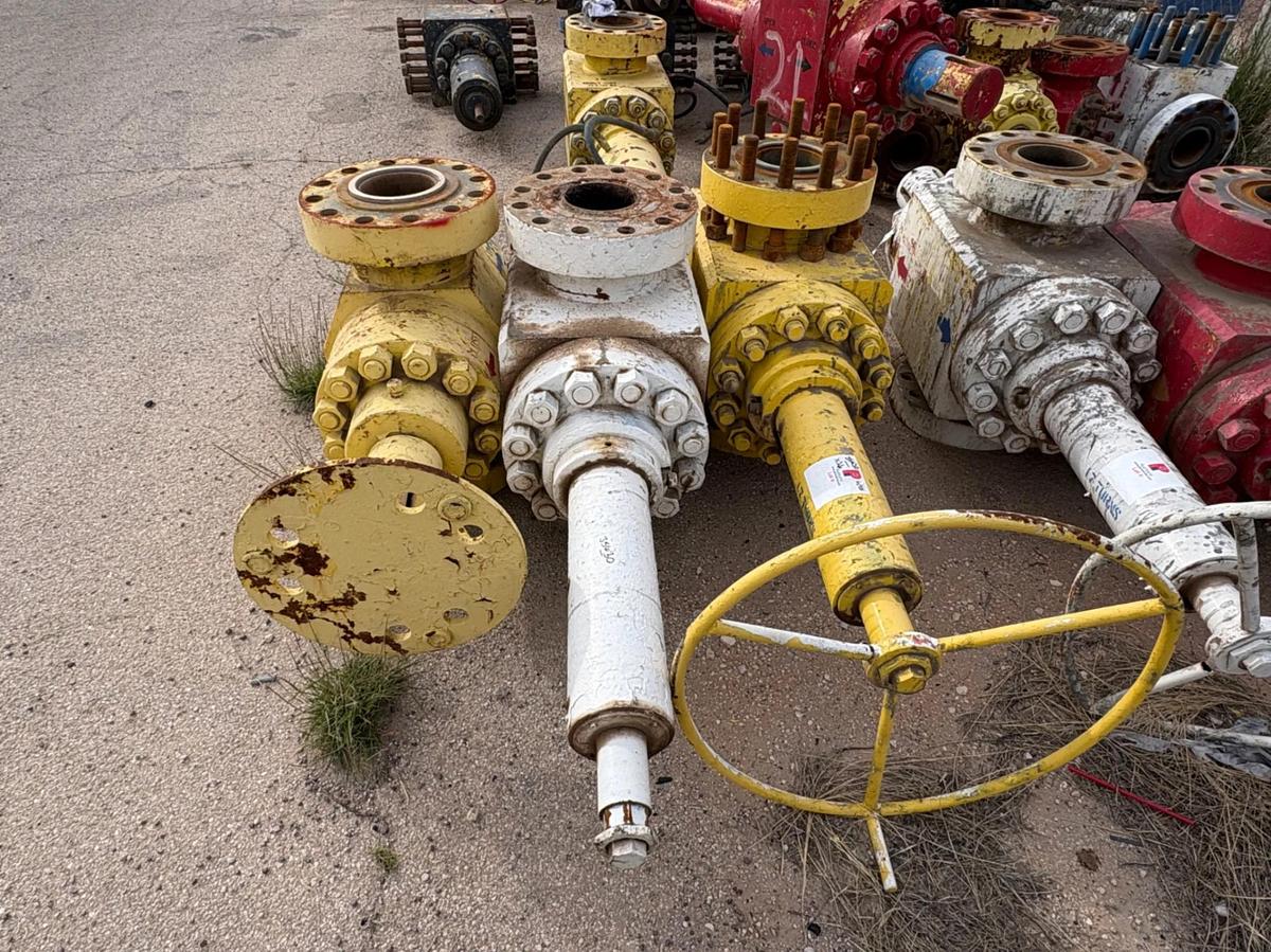 Used (3x$) (3) 7-1/16” 10K frac valves