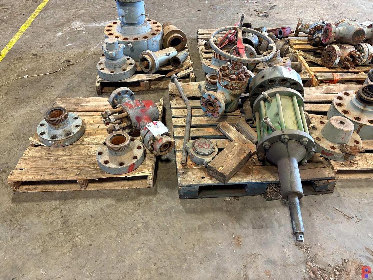 Used (1) HYDRAULIC VALVE STEM ACTUATOR, (1) 2-1/16” 10K GATE VALVE, VALVE BODY, & 4” WECO FLANGES