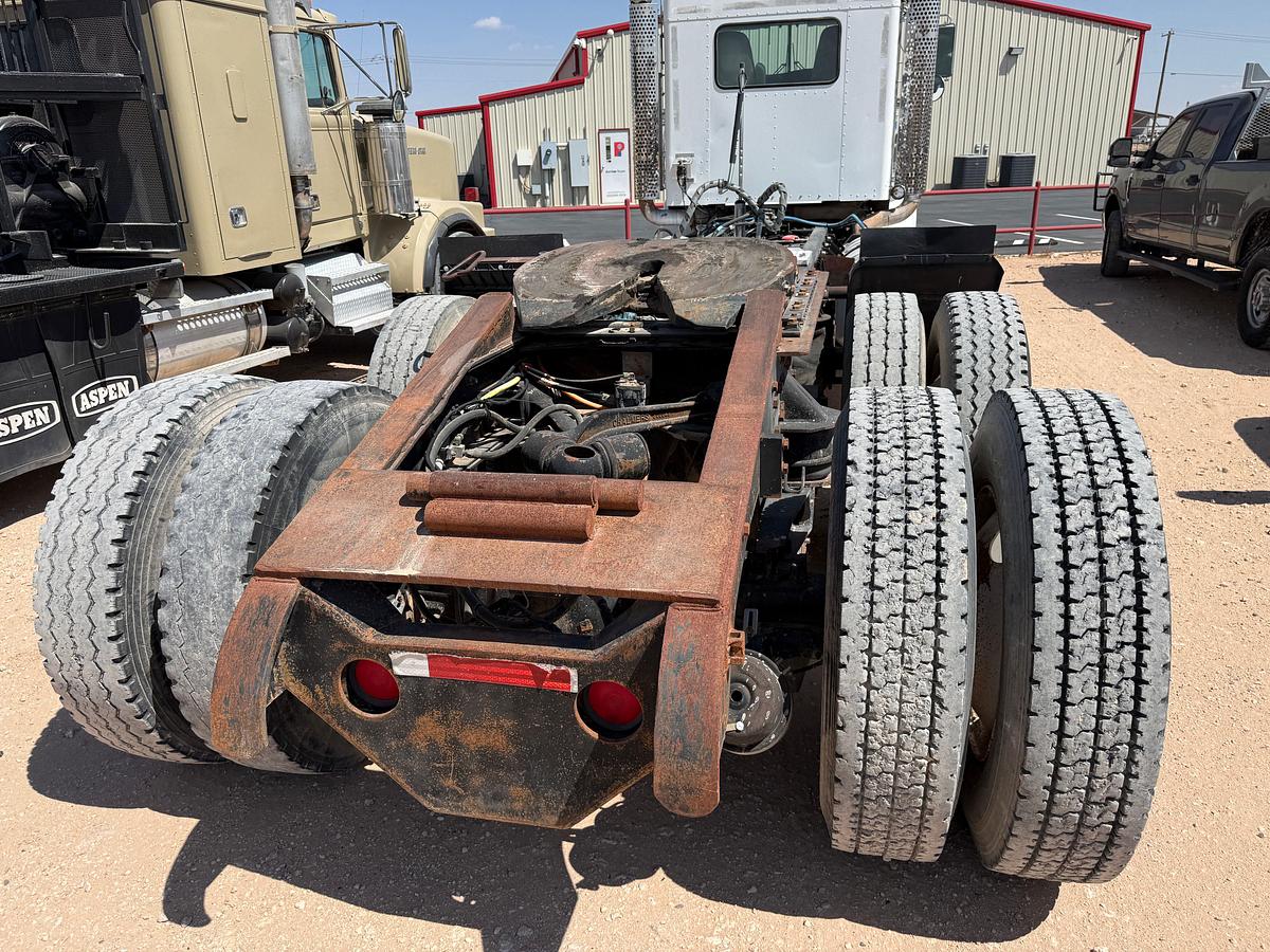 Used 2009 KENWORTH T800 TRI-AXLE HEAVY HAUL DAYCAB TRUCK