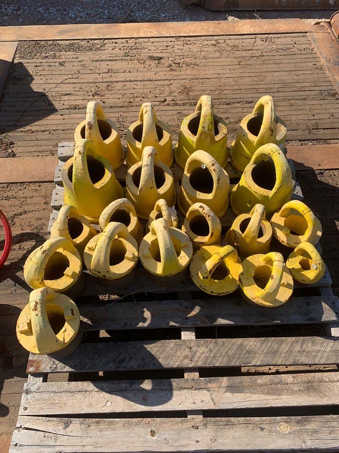 Used (13) Pin End LIFT BAILS (8) Box End LIFT BAILS
