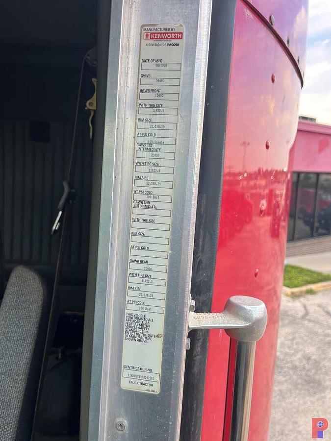 Used 2009 KENWORTH T800 T/A 36” SLEEPER TRUCK