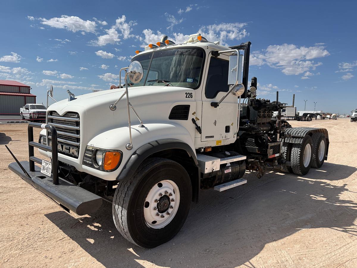 Used 2006 MACK CV713 T/A DAYCAB KILL TRUCK
