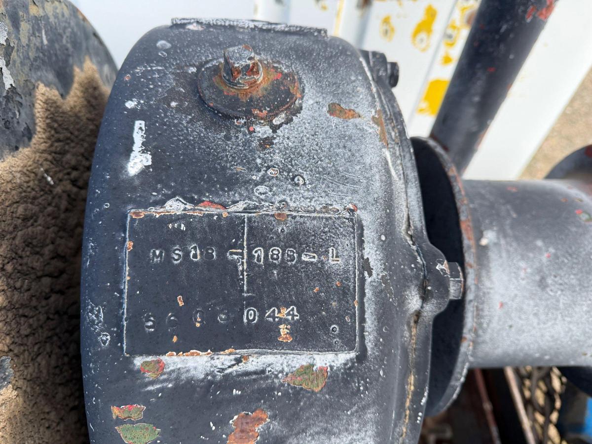 Used 1988 INTERNATIONAL 1954 S/A WINCH TRUCK