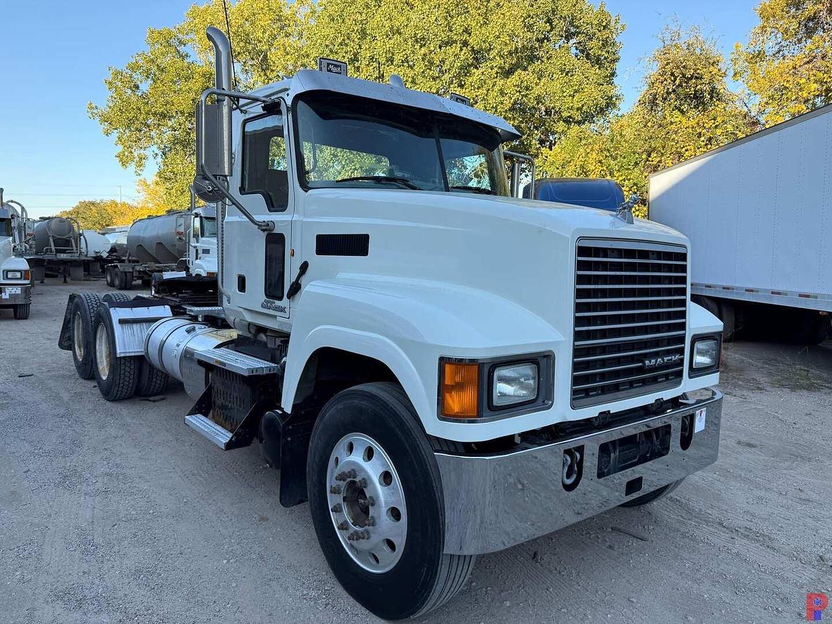 Used 2014 MACK CHU613 PINNACLE T/A DAY CAB TRUCK TRACTOR
