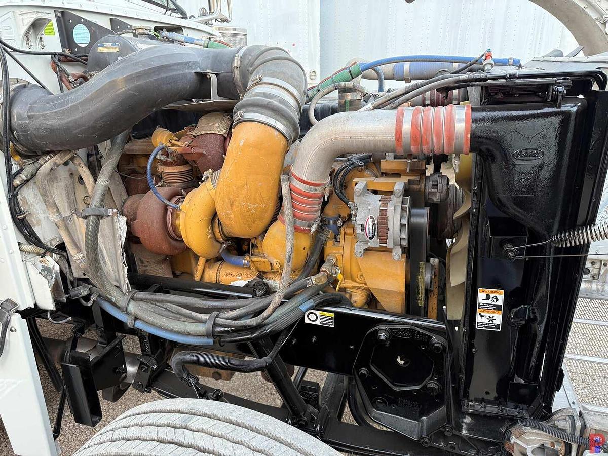 Used 2007 PETERBILT 379 T/A  63” SLEEPER TRUCK