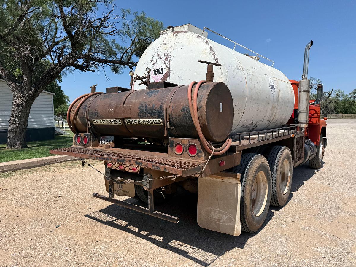 Used 1986 MACK R686ST T/A 60-BBL TRANSPORT TANK TRUCK