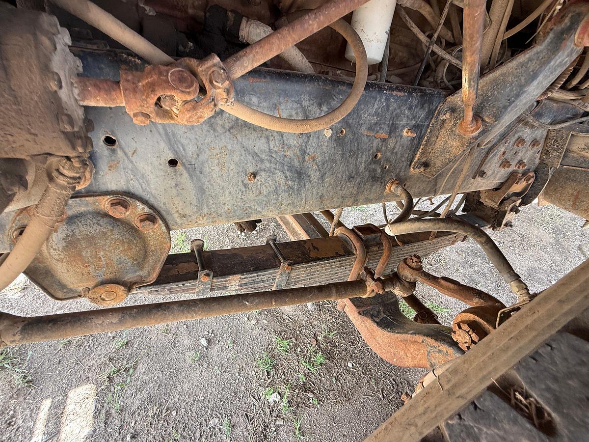 Used 1981 INTERNATIONAL 5000 T/A 30-TON GIN POLE TRUCK