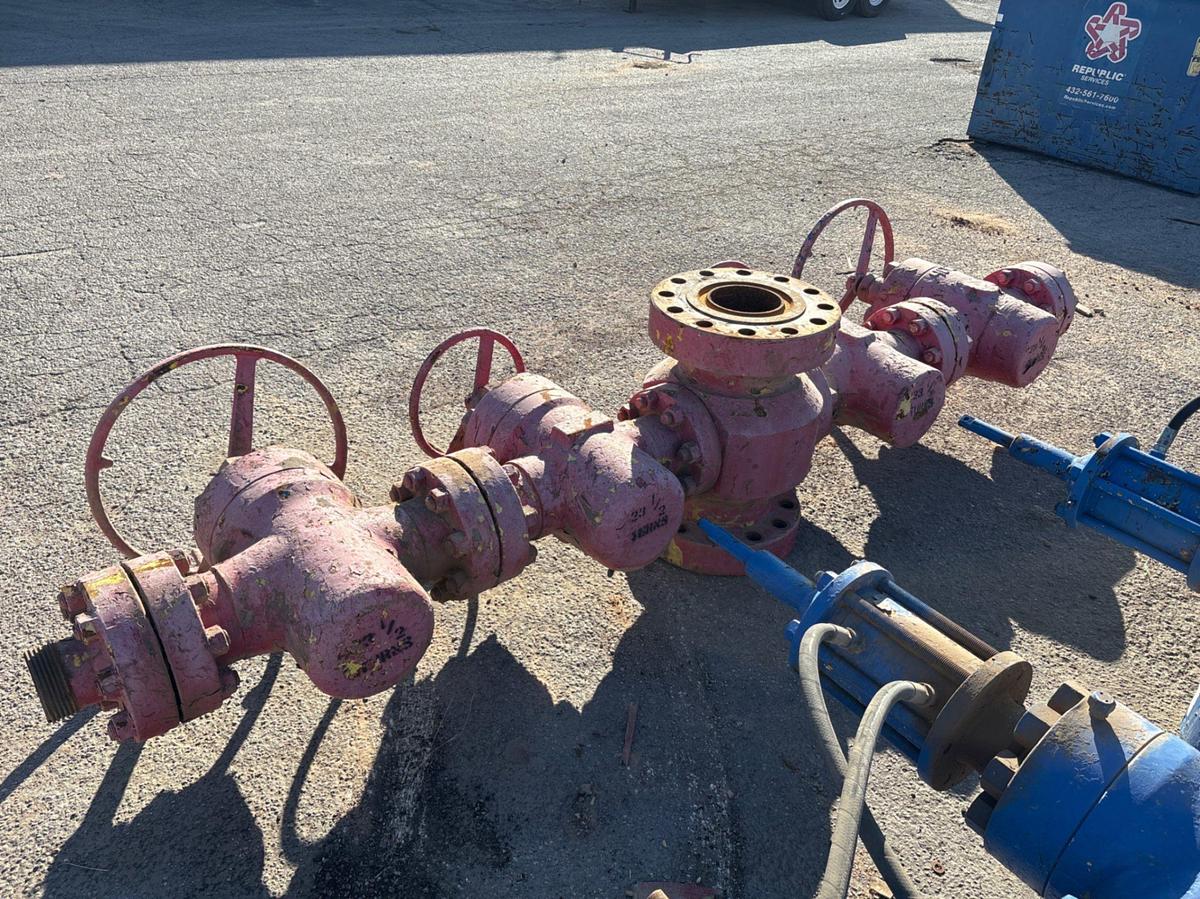 Used 7-1/16” x 4” fluid cross w/ (4) 4” 10k gate valves