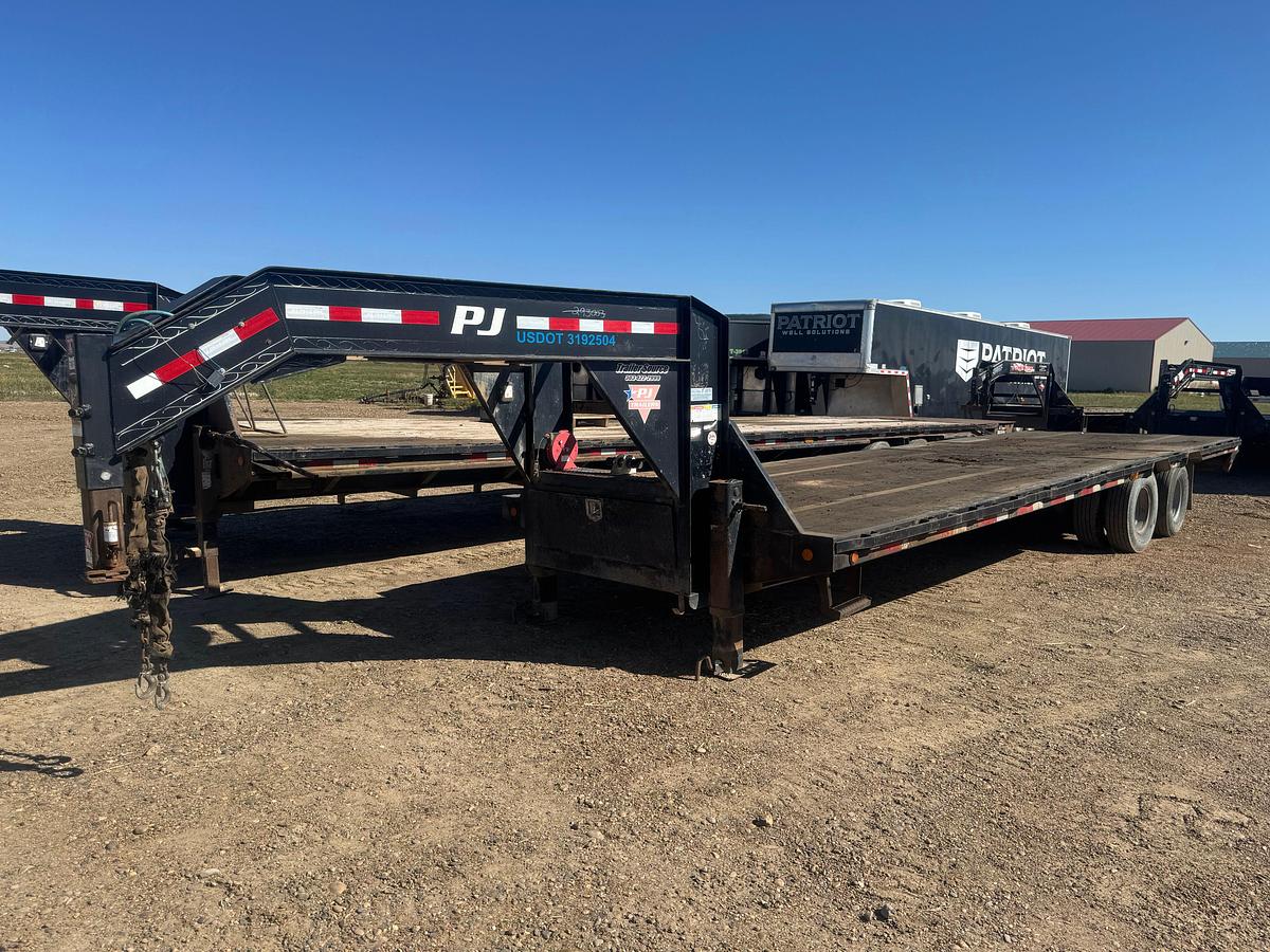 Used 2019 PJ 30' TANDEM DUAL WHEEL FLATBED GOOSENECK TRAILER