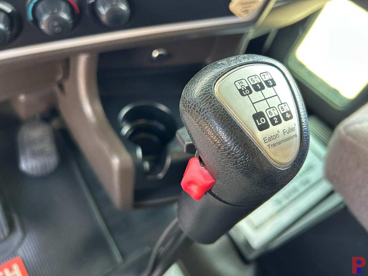 Used 2013 KENWORTH T800 DAY TRI AXLE CAB & CHASSIS