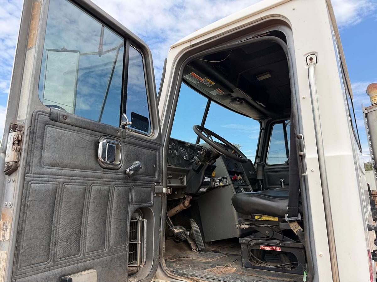 Used 1992 Mack CH613 DAYCAB Haul Truck