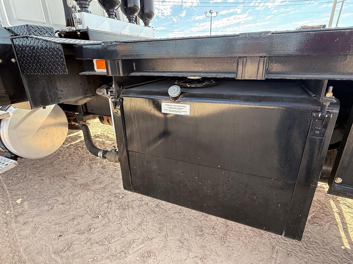 Used 2007 STERLING LT7500 SERIES T/A DAYCAB 30-TON CRANE TRUCK