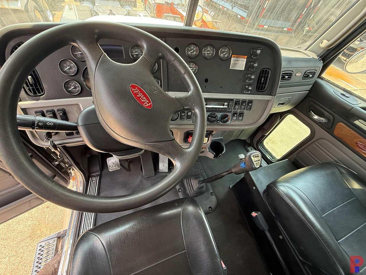 Used 2011 PETERBILT 367 T/A SLEEPER TRUCK