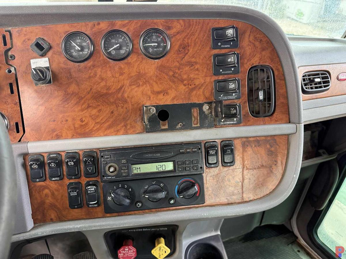 Used 2007 PETERBILT 378 T/A 36” SLEEPER TRUCK