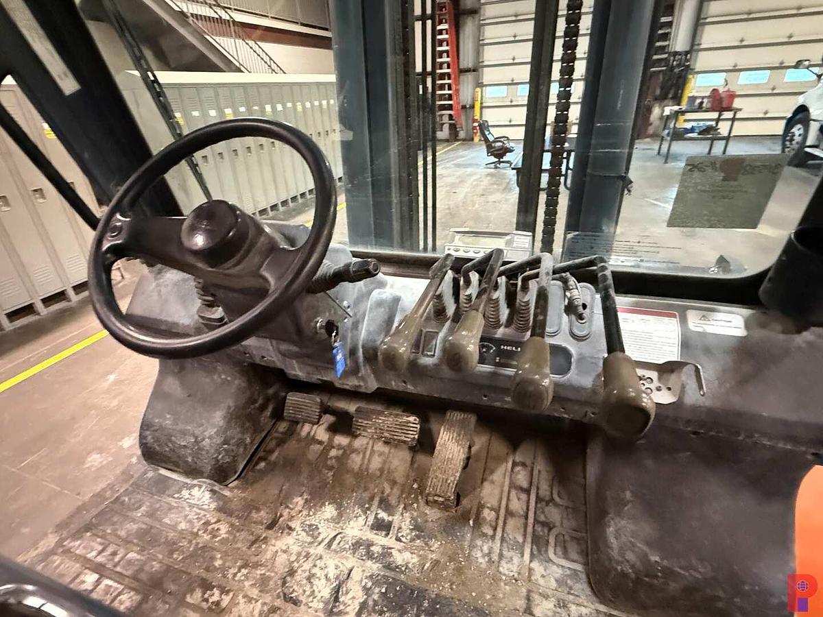 Used HELI CPCD70 14,991 LBS CAP. PNEUMATIC TIRE FORKLIFT