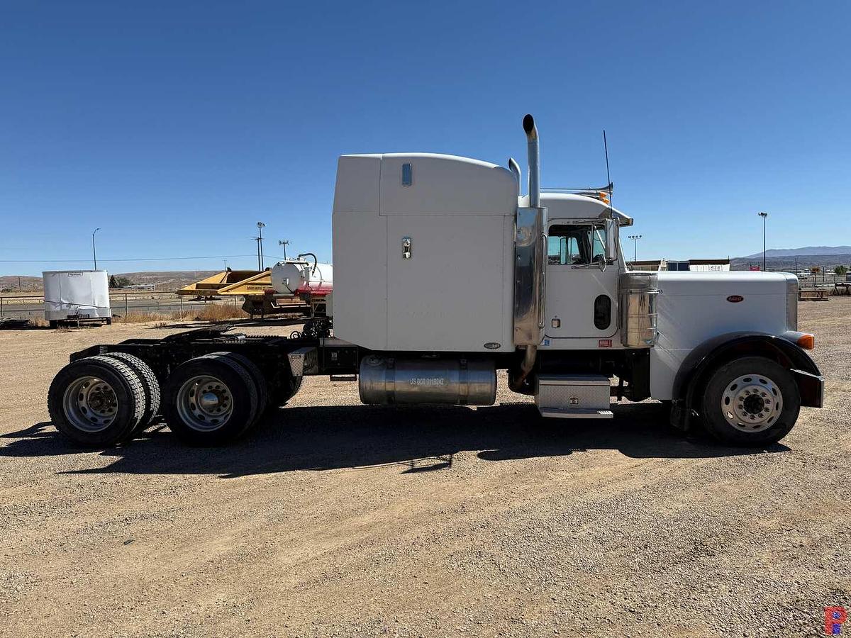 Used 2004 PETERBILT 379 EXT HOOD T/A 63” SLEEPER TRUCK