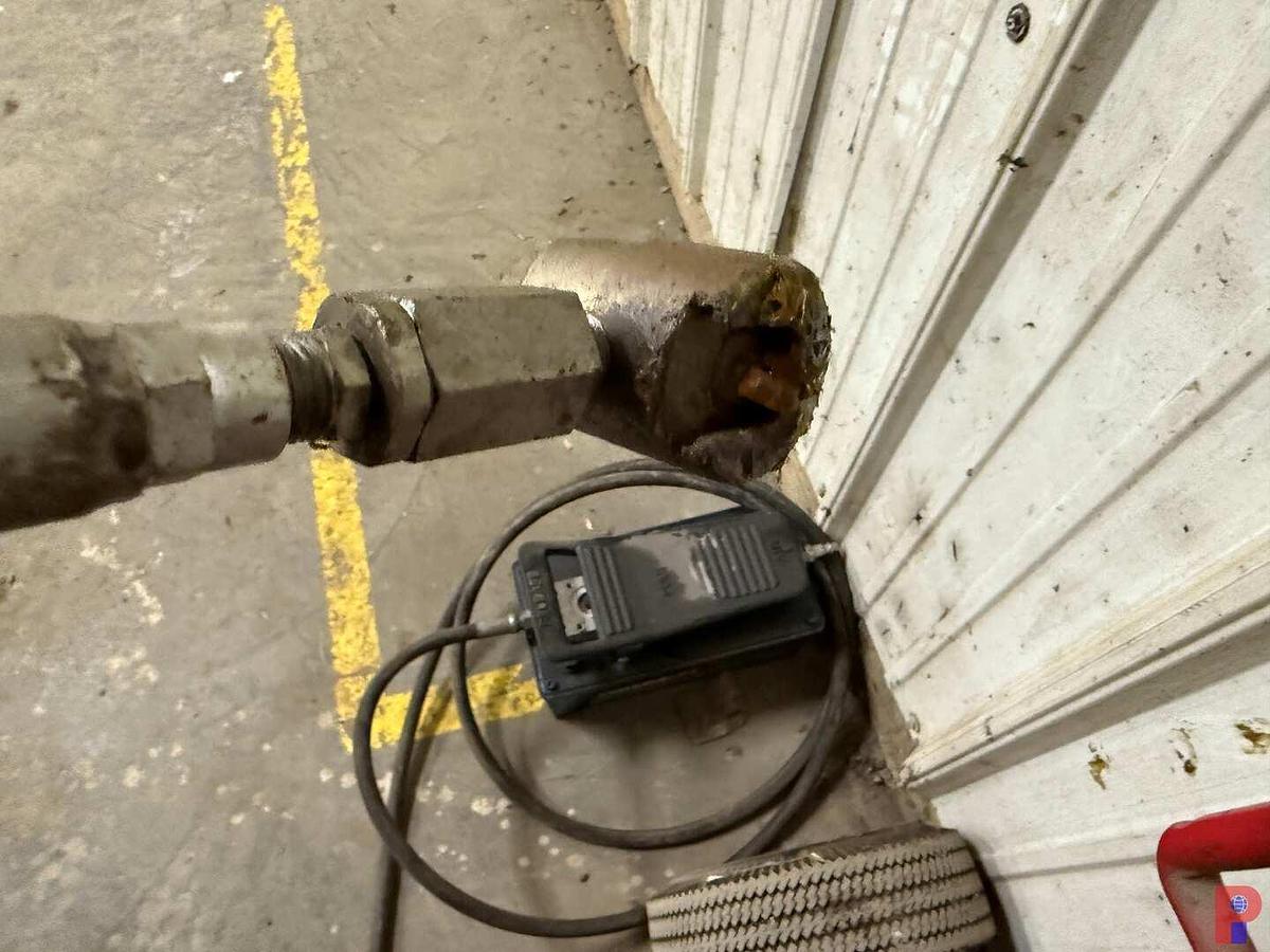 Used (2 X $) VAL-TEX 15K PSI HYDRAULIC LUBRICATOR UNIT W/  DOLLY, (2) OMEGA LIFT TREADLE PUMPS