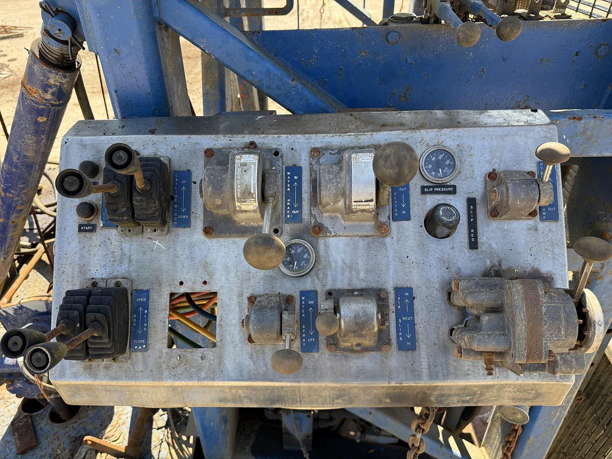 Used 2012 CAMERON C-500 SD 112'-300K LBS 5-AXLE WELL SERVICE RIG