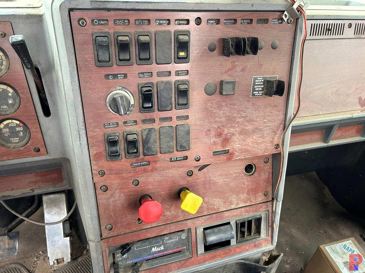 Used 1999 MACK CH613 CAB & CHASSIS W/ CT REEL