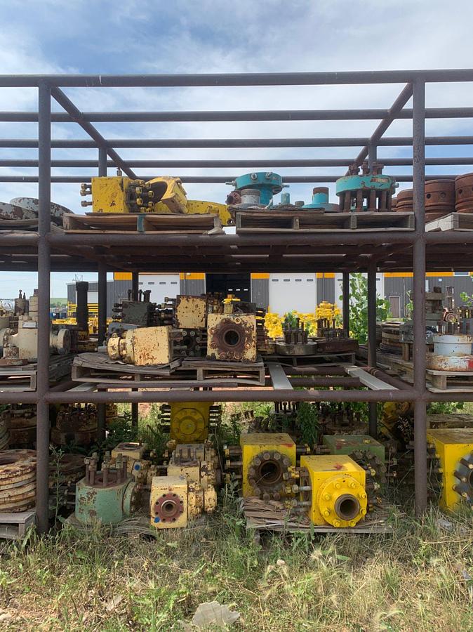 Used (6) Shelves of DSA’s, Weco Flanges, Fluid Crosses and Adapter Spools
