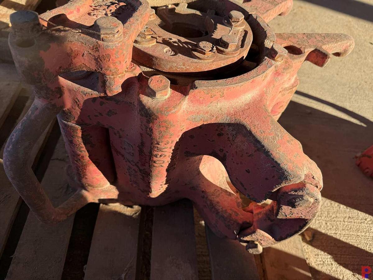 Used PALLET & FLOOR SECTION W/ (6) 50 - 150 TON CENTER LATCH ELEVATORS