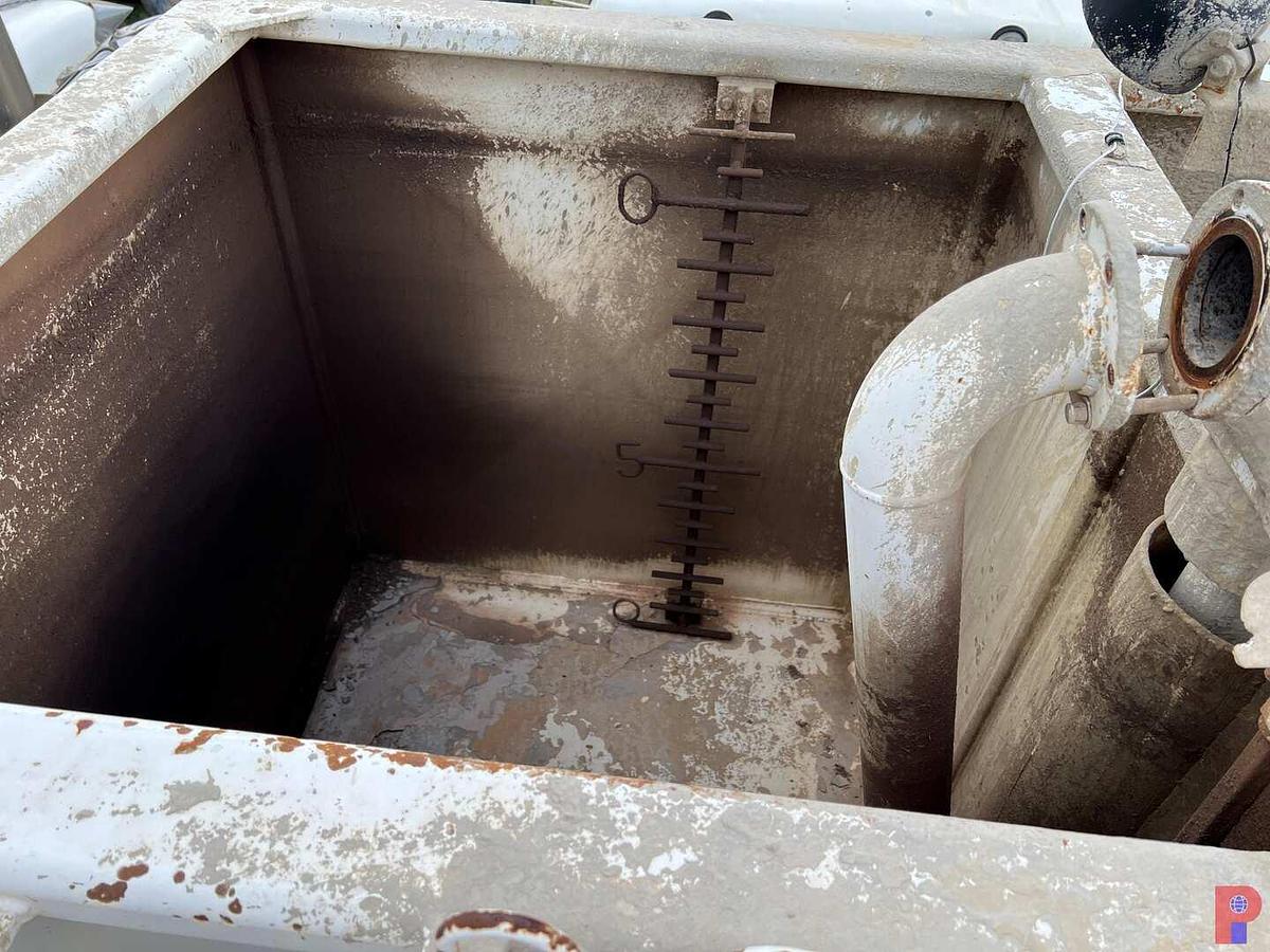 Used 1999 INTERNATIONAL  9400 T/A CEMENT PUMP TRUCK