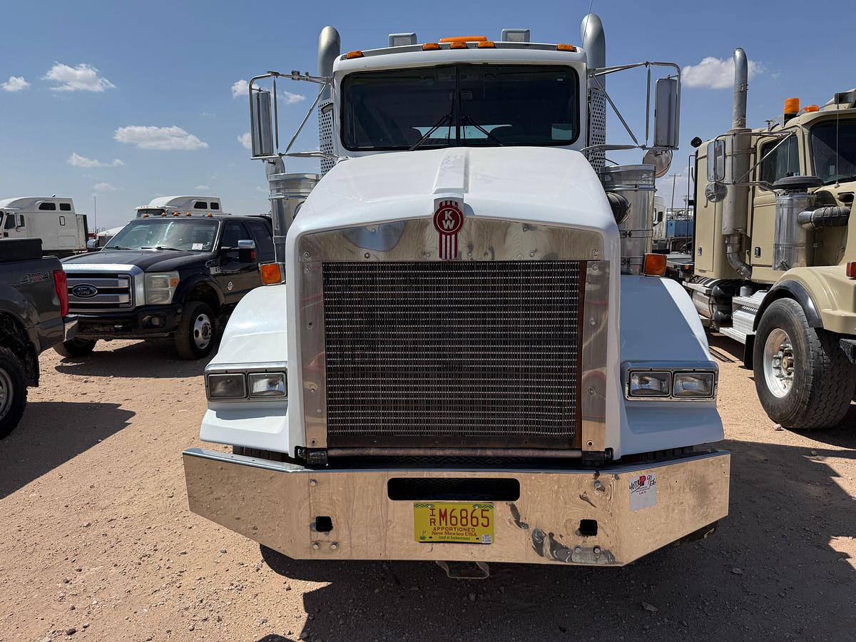 Used 2009 KENWORTH T800 TRI-AXLE HEAVY HAUL DAYCAB TRUCK
