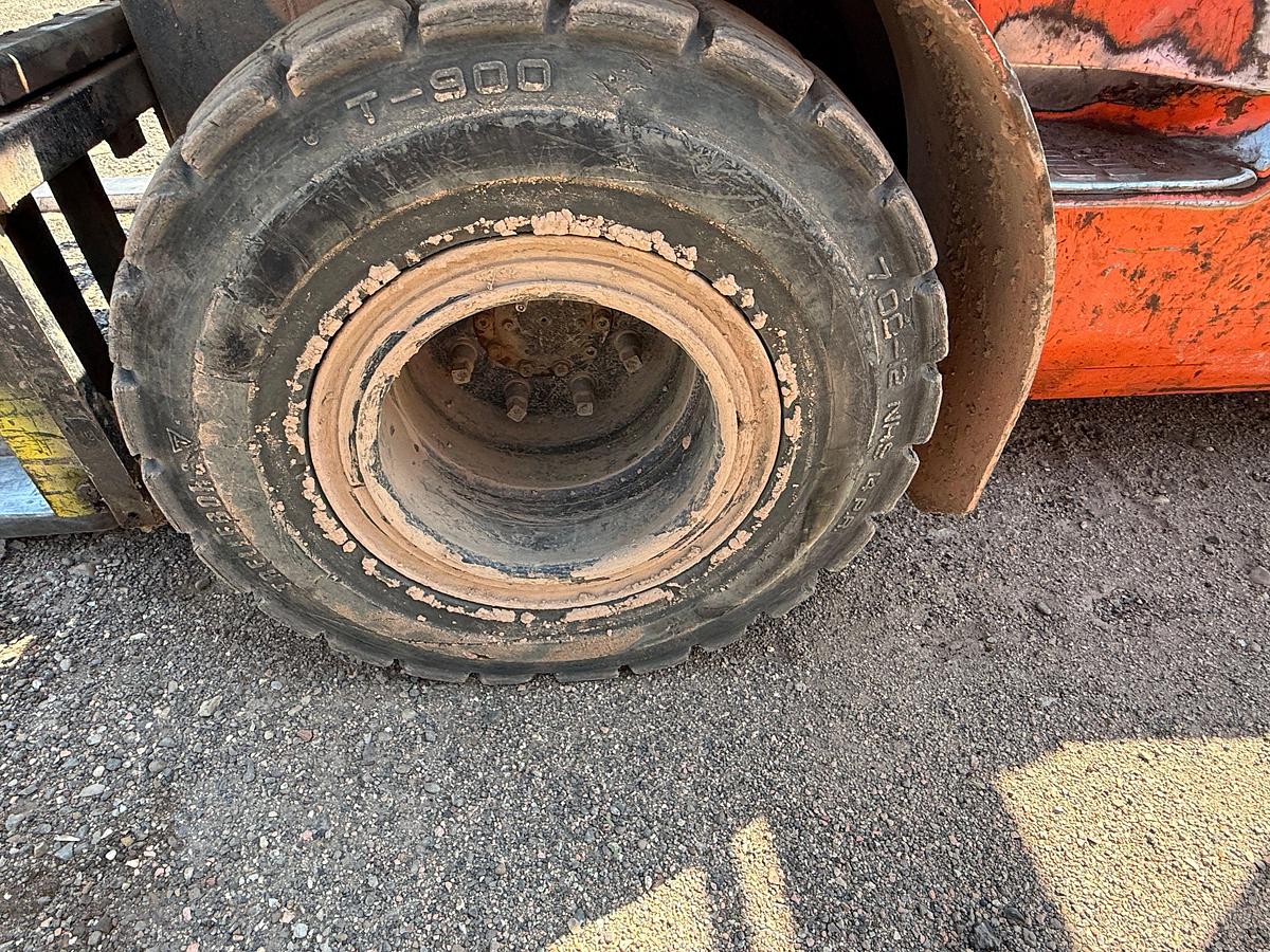 Used TOYOTA 7FGU25 G/LP 4,550 LBS FORKLIFT (inoperable)