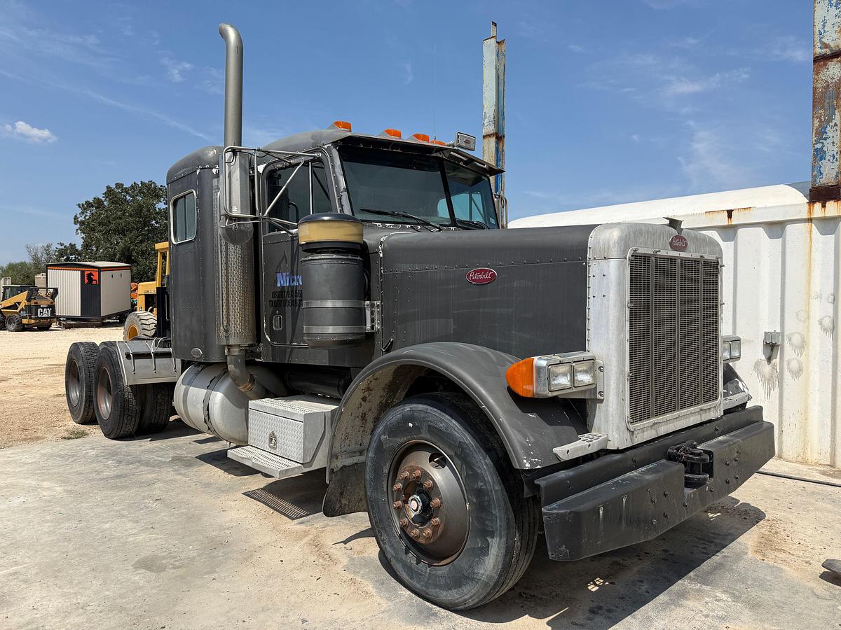 Used 2002 PETERBILT 379 T/A 36” SLEEPER TRUCK W/ VAC PUMP