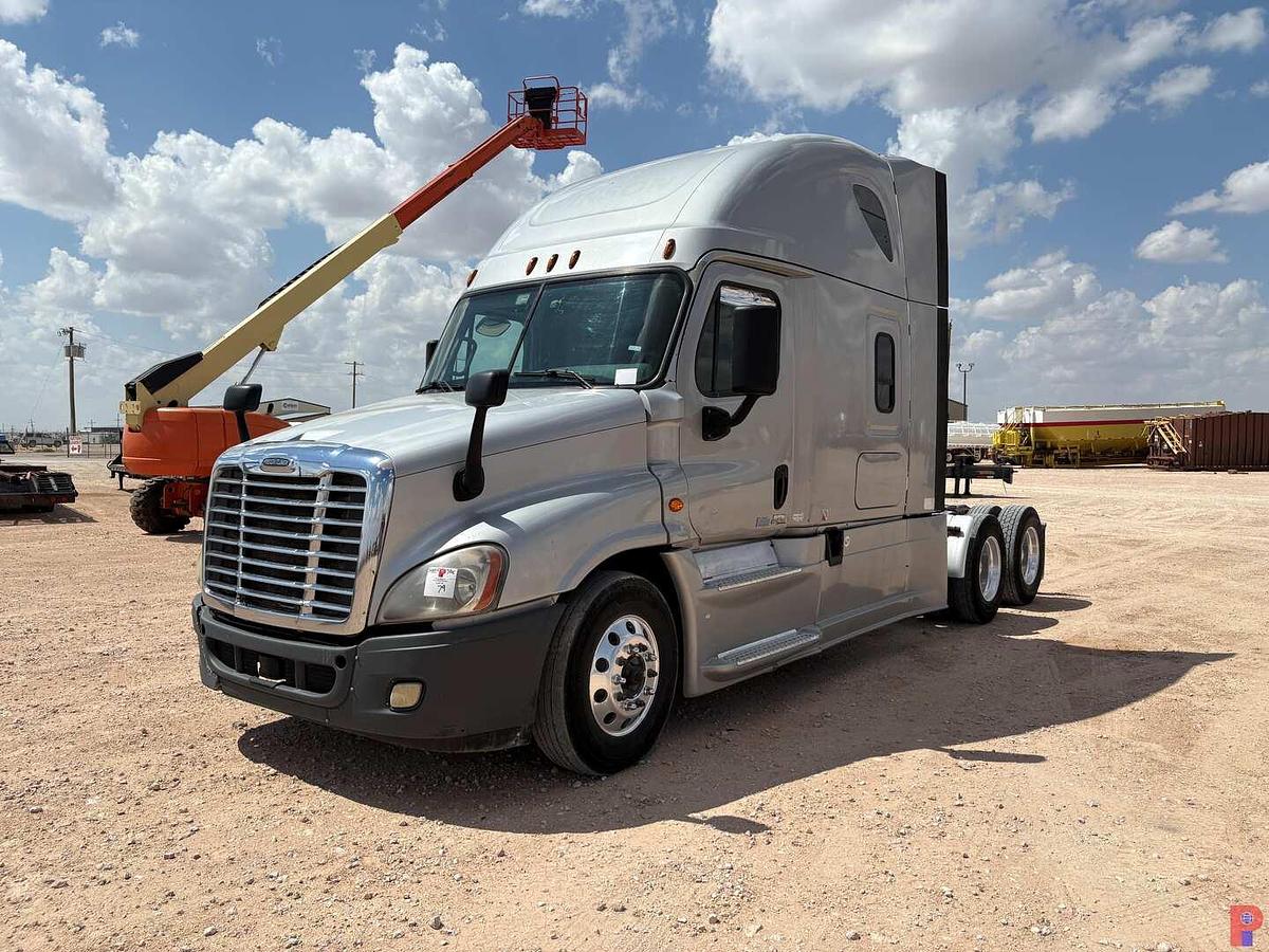 Used 2018 FREIGHTLINER CASCADIA T/A SLEEPER HAUL TRUCK