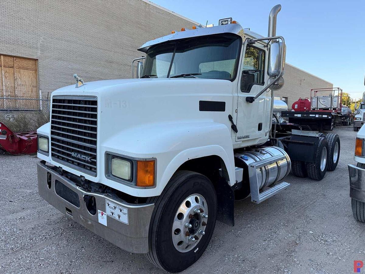 Used 2014 MACK CHU613 PINNACLE T/A DAY CAB TRUCK TRACTOR