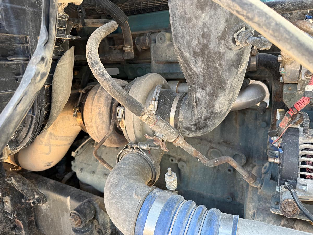 Used 2009 FREIGHTLINER CASCADIA T/A DAYCAB WINCH TRUCK