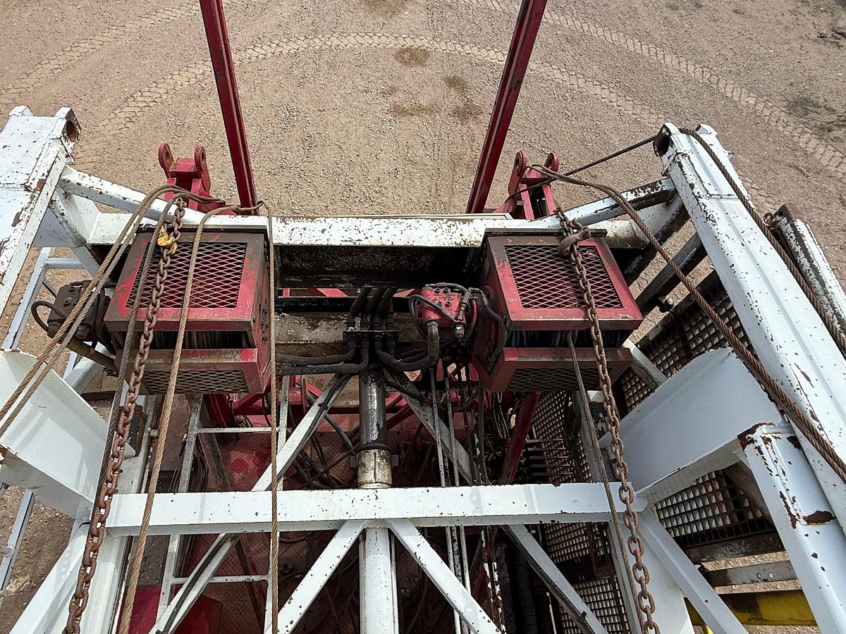 Used 2014 WATSON HOPPER PAY ZONE 550 DD 108’-300K 7-AXLE WELL SERVICE RIG