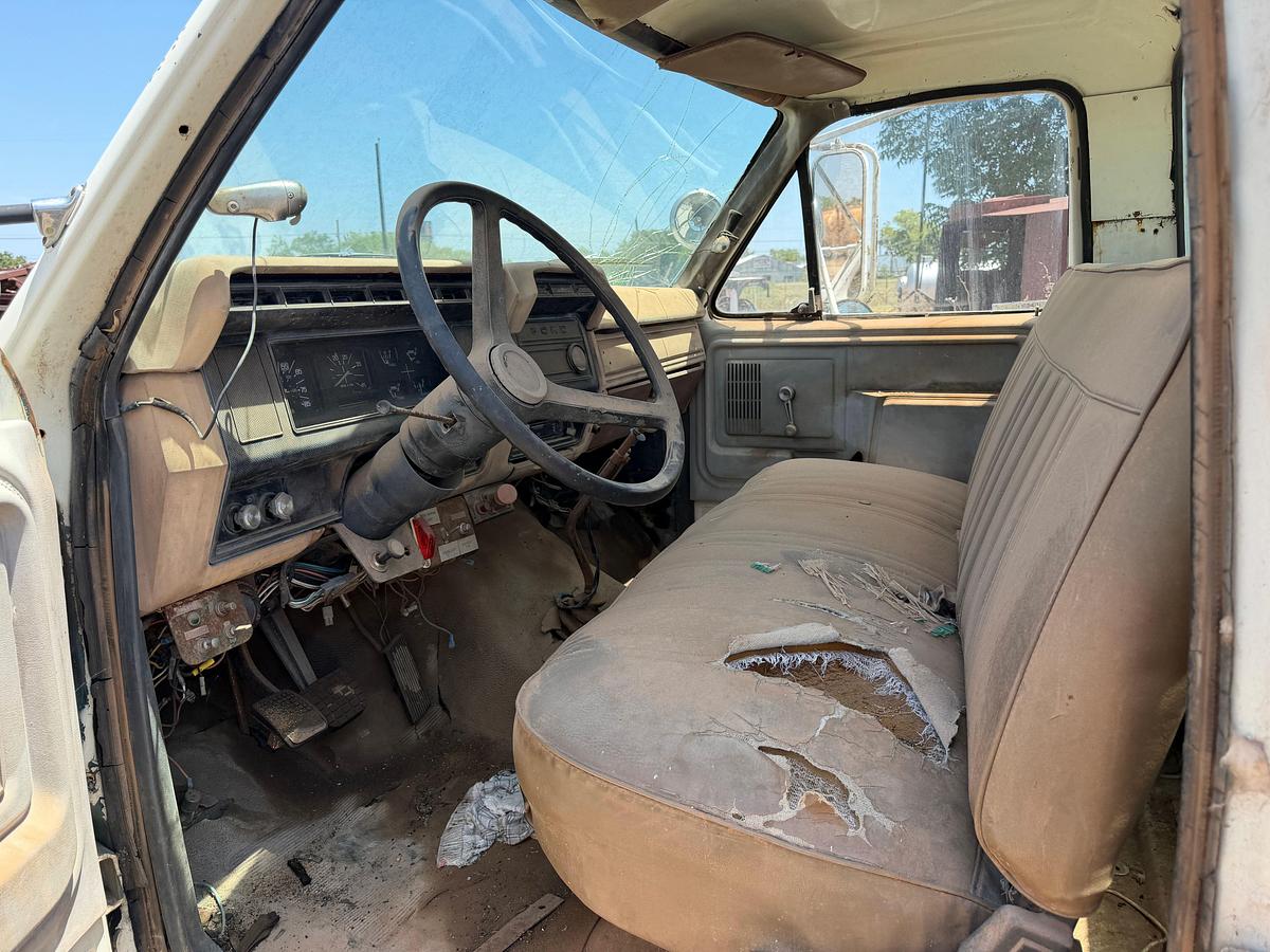Used 1984 Ford F-700 Altec Bucket Truck