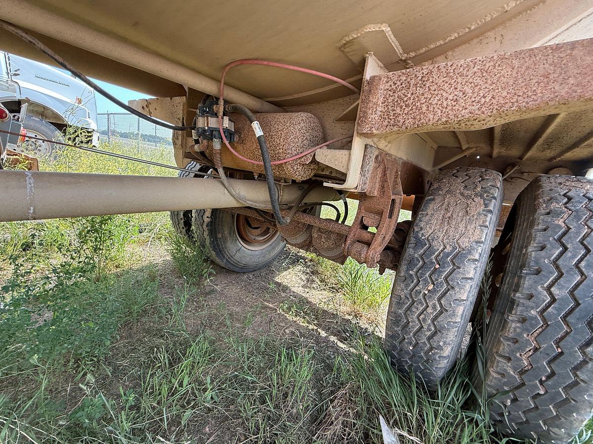 Used 1985 J&L TANK 5,250 GALLONS MC-306-AL 2-AXLE TANK PUP TRAILER
