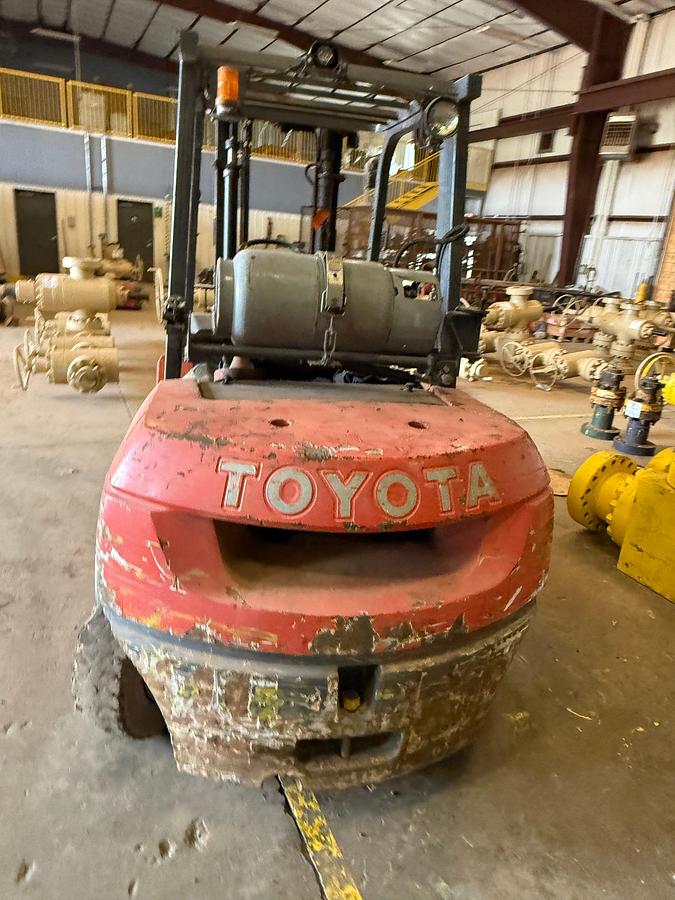 Used TOYOTA 7FGU35 7.3K LB FORKLIFT