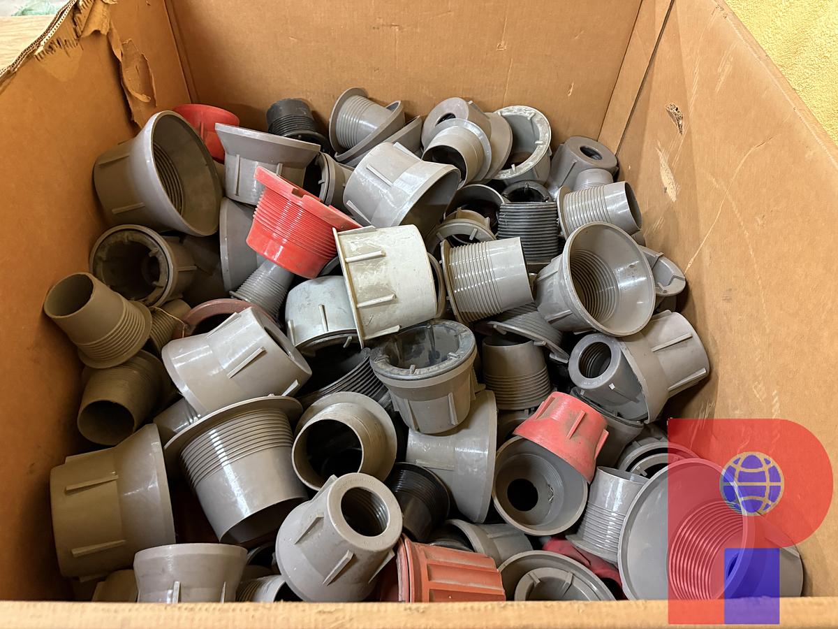 Used (9) VARIOUS CROSSOVER, FLOAT, JET, RELATED SUBS & BOX (100+) TRHEAD PROTECTORS