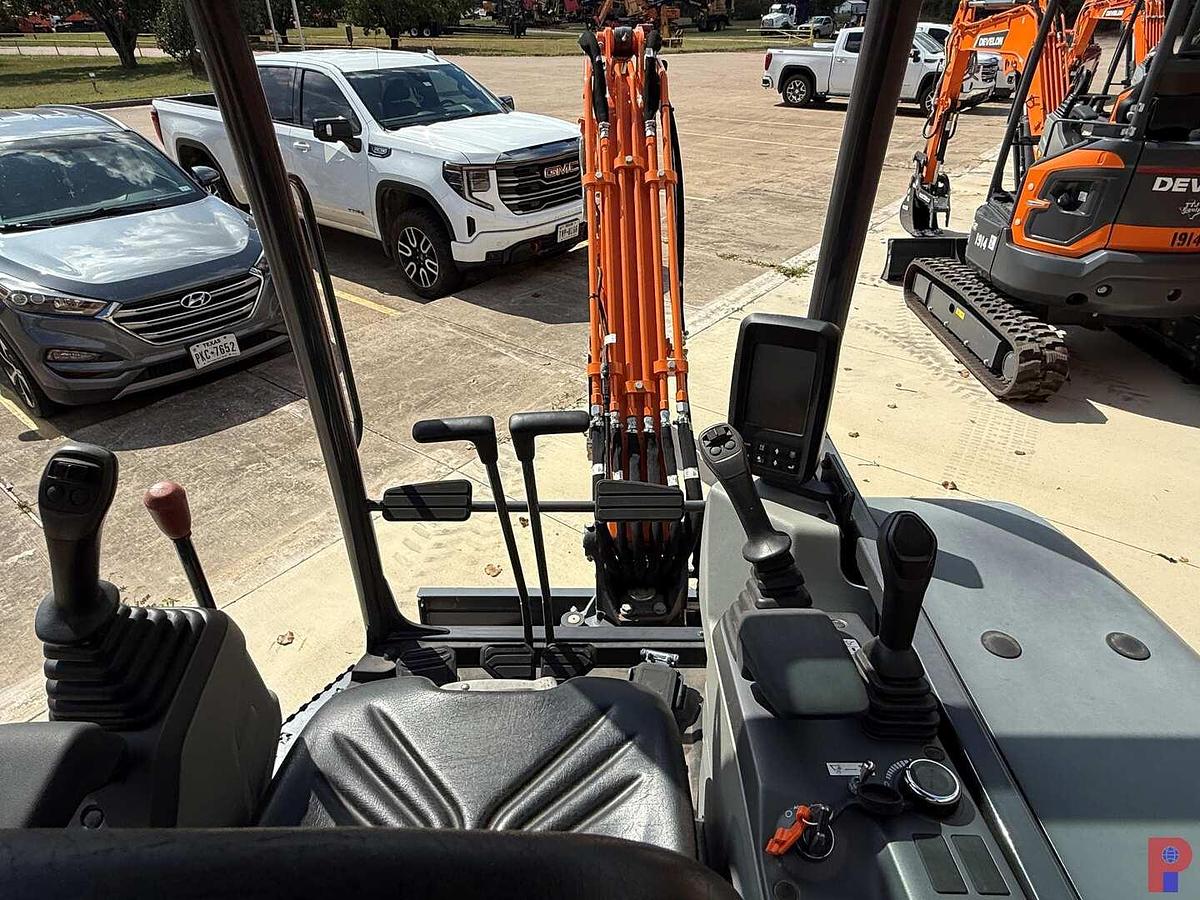 Used (NEW) DEVELON DX27Z-7 COMPACT MINI EXCAVATOR