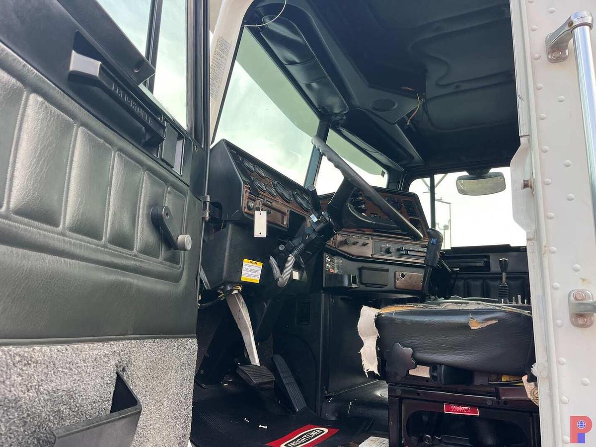 Used 2006 FREIGHTLINER FLD120 SD T/A 60K HYD WINCH BED TRUCK