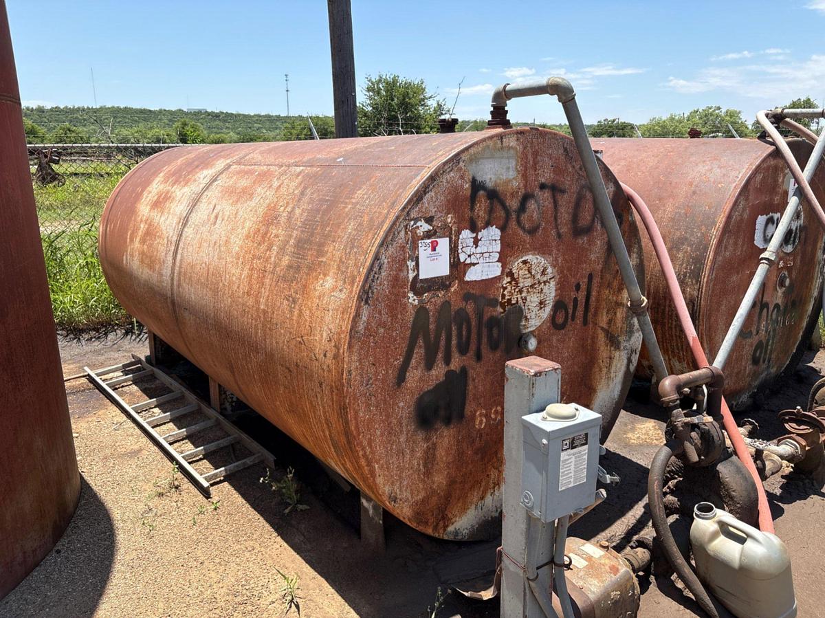 Used 2,000 gallon horizontal oil tank
