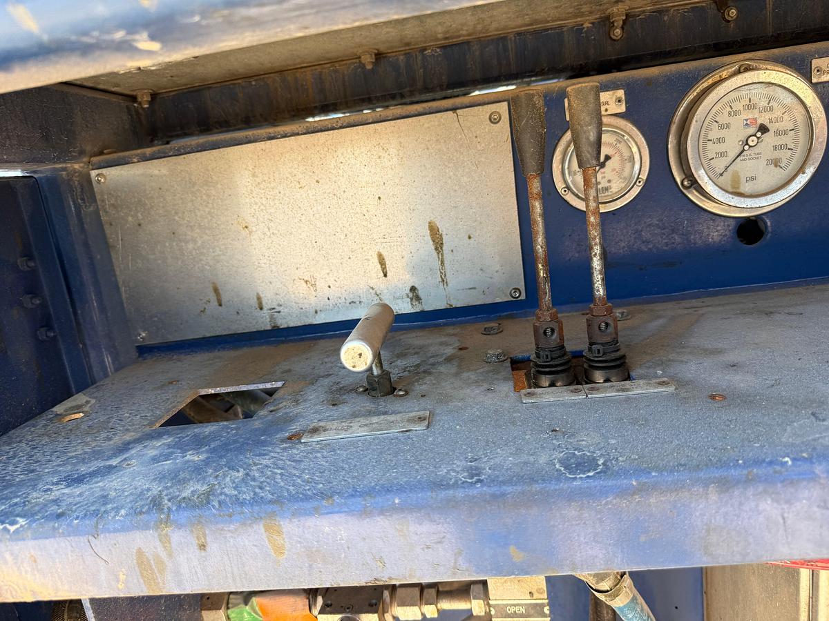 Used SELF CONTAINED 20K WP GREASE INJECTION UNIT COMBO P/B 8.4-KW ISUZU DIESEL GENERATOR