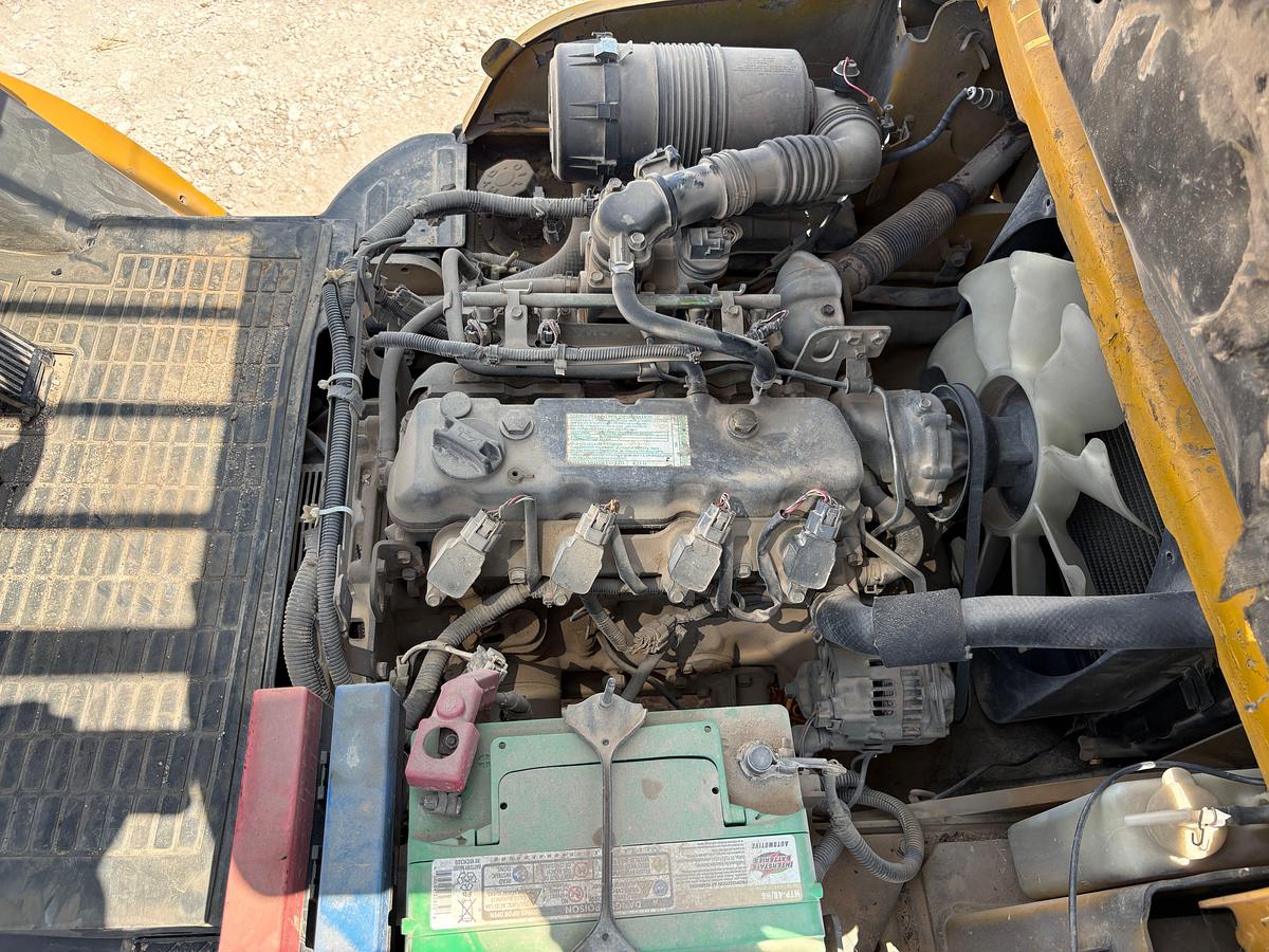 Used 2005 Caterpillar P5000 5,000lbs forklift