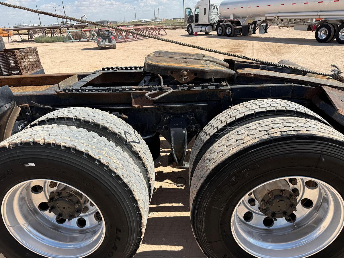 Used 2009 FREIGHTLINER CASCADIA T/A DAYCAB WINCH TRUCK
