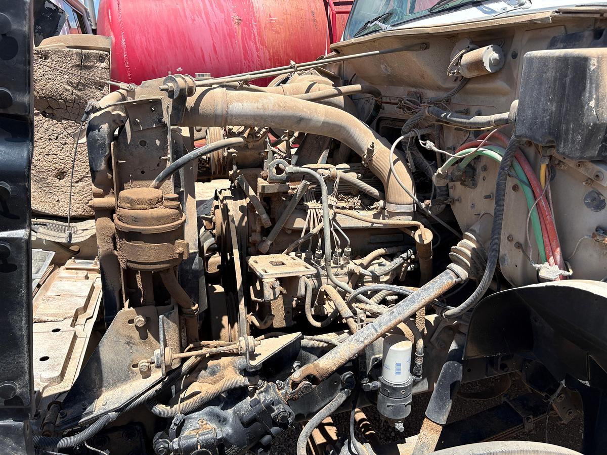 Used 1992 INTERNATIONAL 4900 S/A DAYCAB VACUUM TRUCK