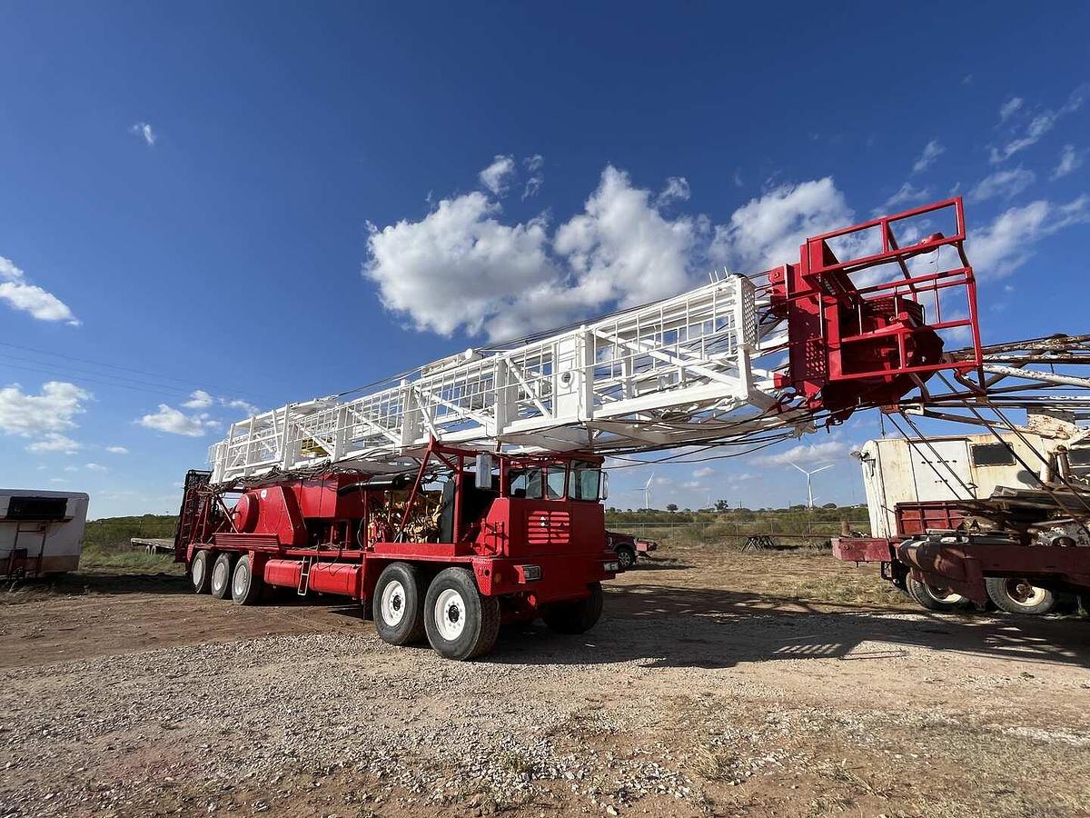 Used COOPER LTO 350 DD WELL SERVICE RIG