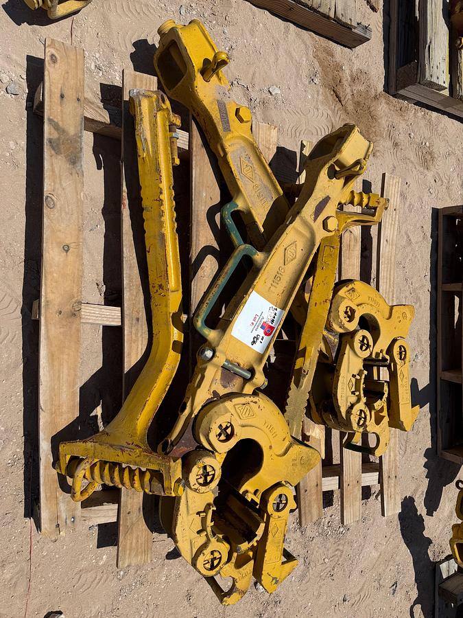 Used (2 X $) AOT TYPE C MANUAL TONGS