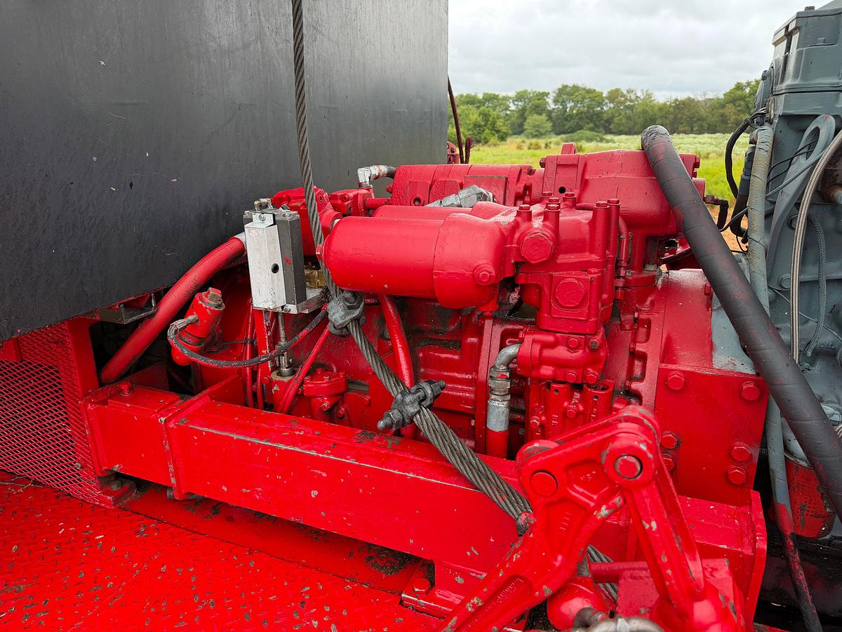 Used 1985 Taylor 550 Well Service Rig, 104 x 250k Mast