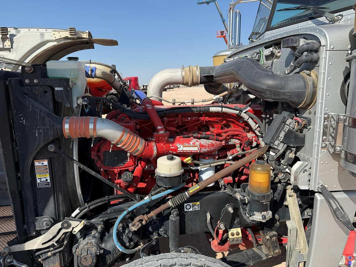Used 2013 PETERBILT 388 T/A SLEEPER HAUL TRUCK